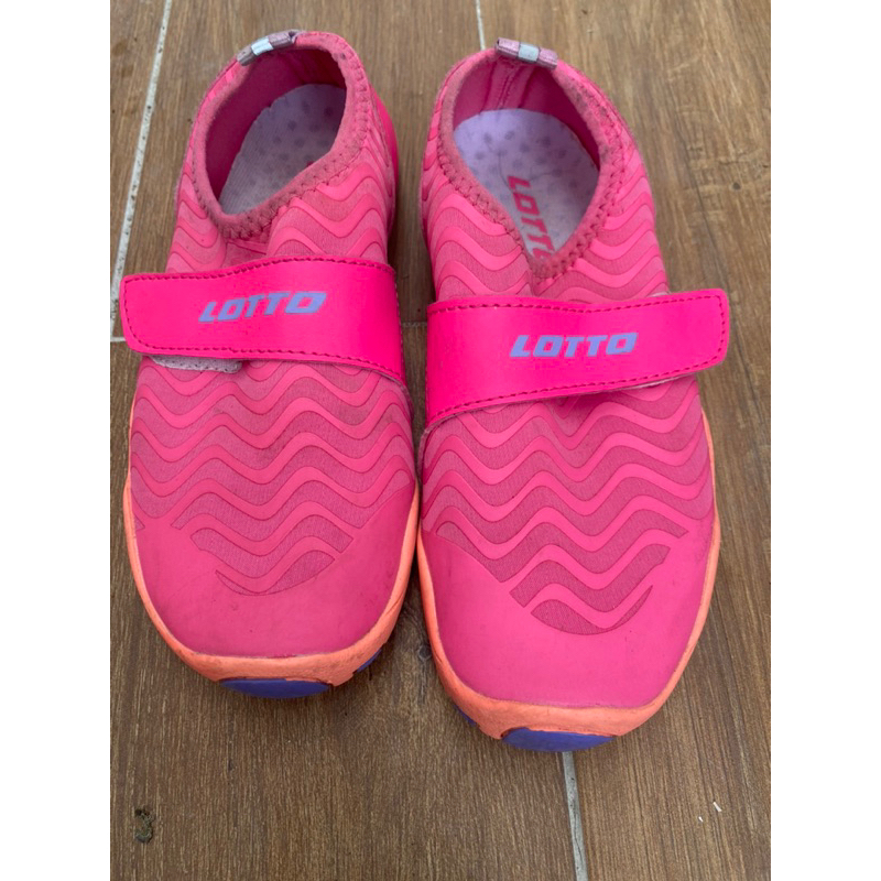 二手 女童 Lotto 水陸鞋 游泳鞋  溯溪鞋 玩水鞋 尺寸22cm