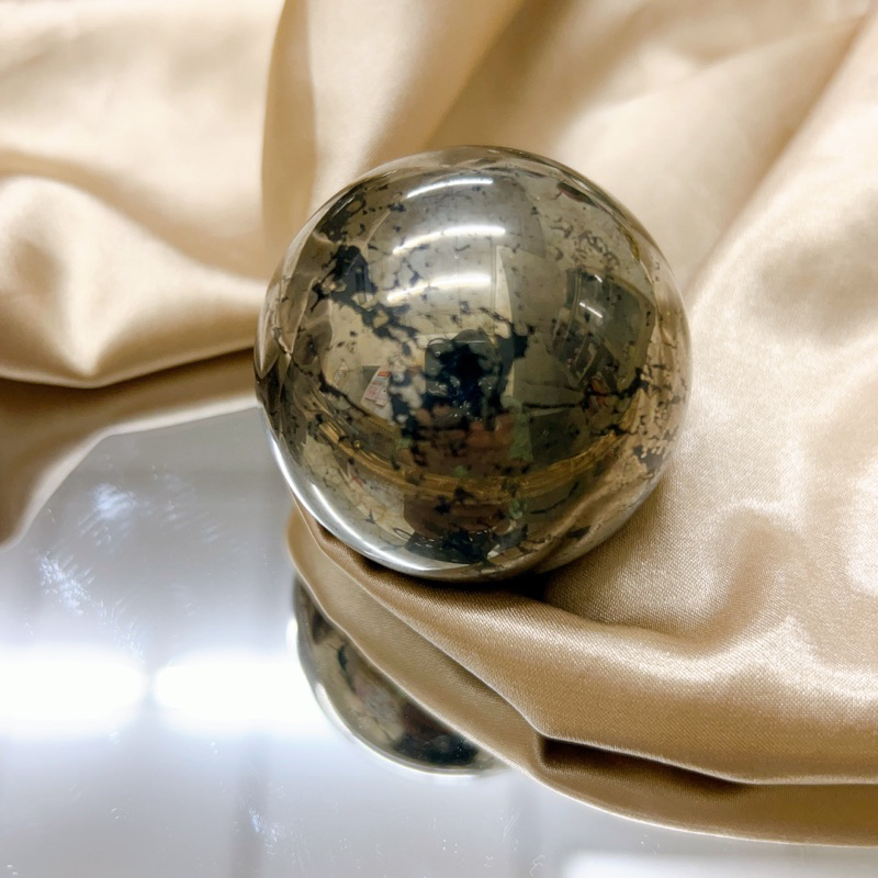 ▪𝐶ℎ𝑎𝑙𝑐𝑜𝑝𝑦𝑟𝑖𝑡𝑒黃銅礦球Ⓒ▪️黃銅礦 黃銅礦球 能量平衡 激發創造力 增加自信 平穩情緒 太陽輪 黃銅礦水晶球