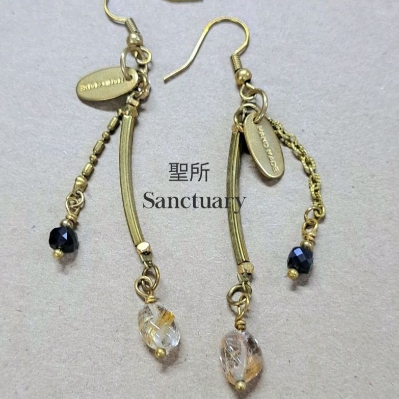 Sanctuary聖所／天然隨型鈦晶、黑曜石黃銅耳環
