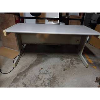 【尚典中古家具】白色HU辦公桌（157） 中古/二手/辦公傢俱/辦公桌/桌子/工作桌/書桌
