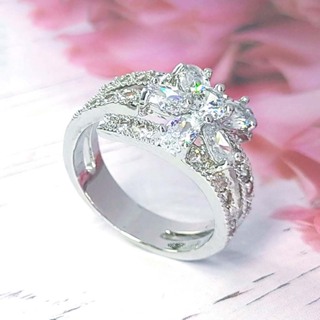 閃亮水鑽寬版花朵戒指 鍍白K金 三排鑽石女戒 仿過敏/防退色 韓系飾品 雪寶 H4379