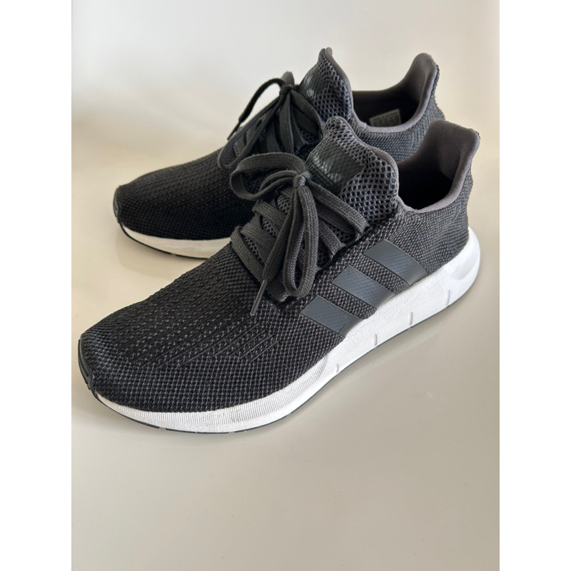 二手Adidas Swift Run 灰黑色白底#愛迪達#慢跑鞋US8/26cm