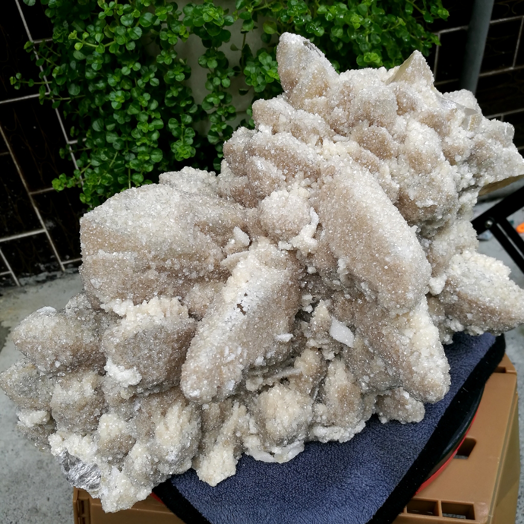 [友克鑫礦業]ac1720約8.13公斤白水晶簇共生魚眼石 湖南 水晶簇