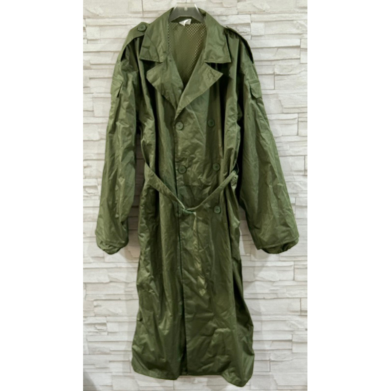 時尚軍綠色風衣外套雨衣材質