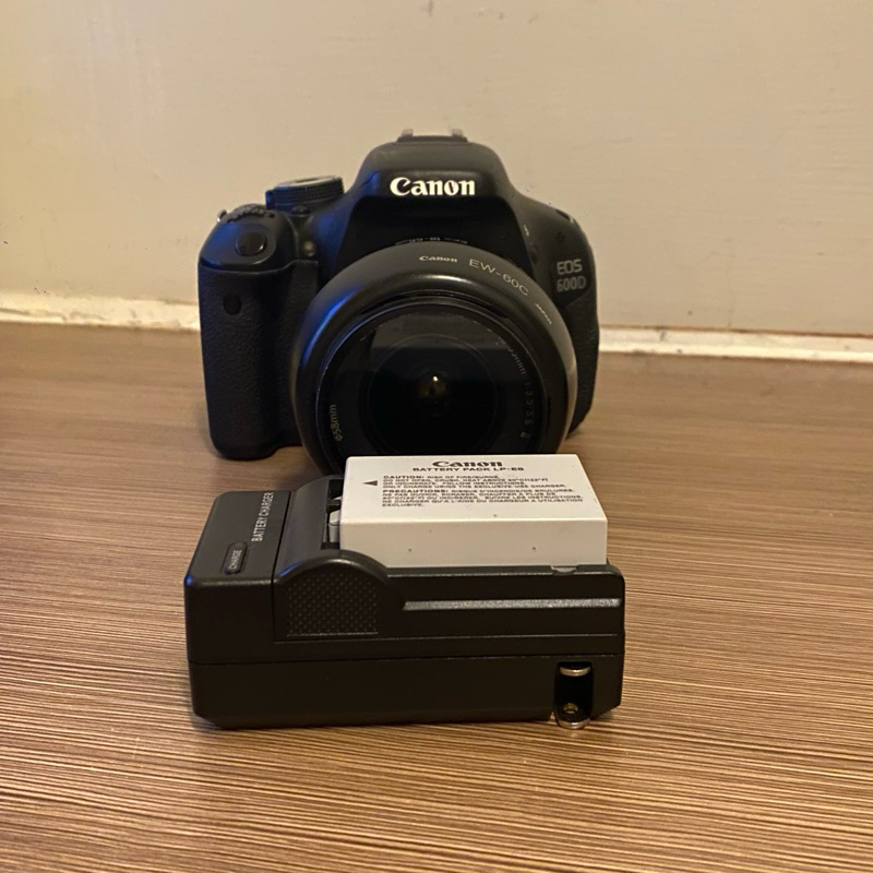 Canon EOS 600D 二手相機 附電池與副廠充電器
