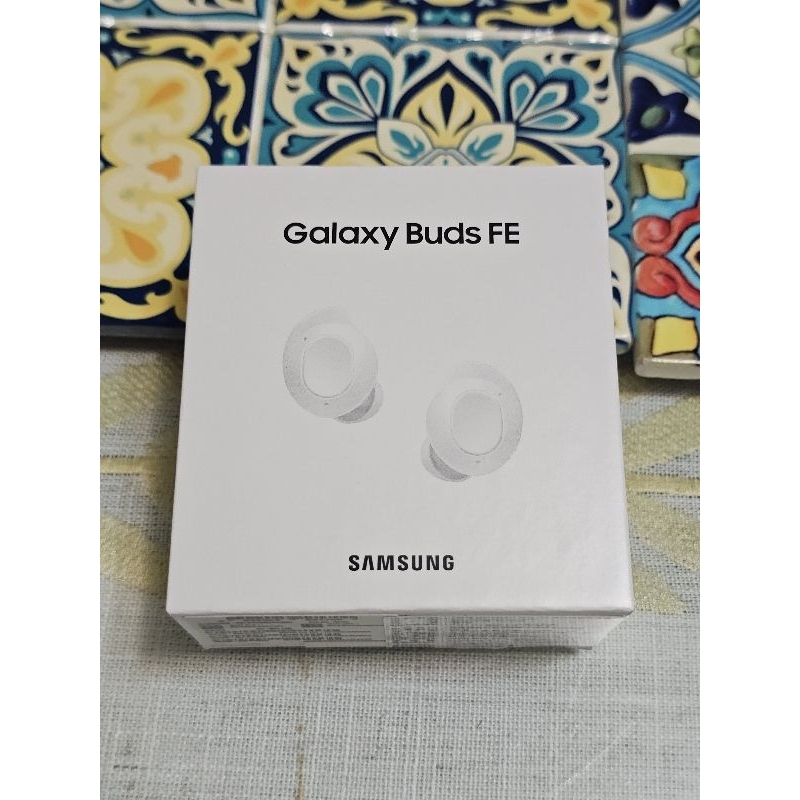 Galaxy Buds FE耳機和SAMSUNG 無線閃充充電板(雙座充) (15W) EP-P5400