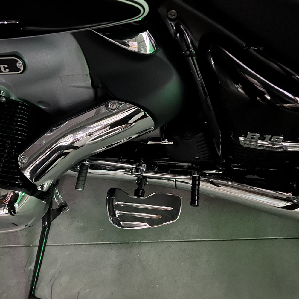 R18B鋁合金腳踏板 適用於 BMW R18改裝腳踏桿 R18  R18前座腳踏 免運
