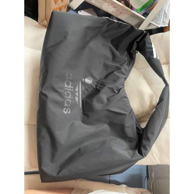 二手 近全新ADIDAS 雲朵包 側背包 可拆卸拉鍊前袋 三線背袋 設計款 包包 時尚 黑色
