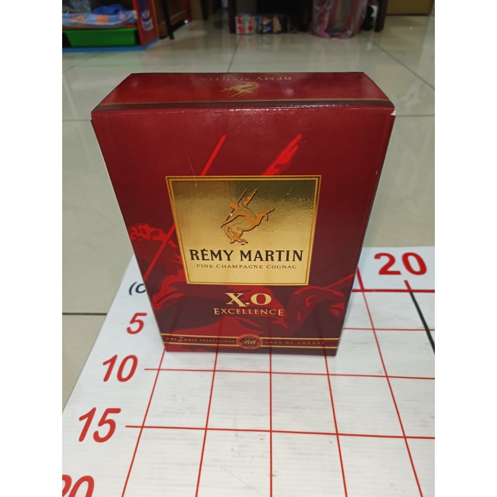 【二手衣櫃】REMY MARTIN 人頭馬 XO 空紙盒 禮品盒 禮物盒 包裝盒 硬紙盒 空酒盒 收藏盒 1121212