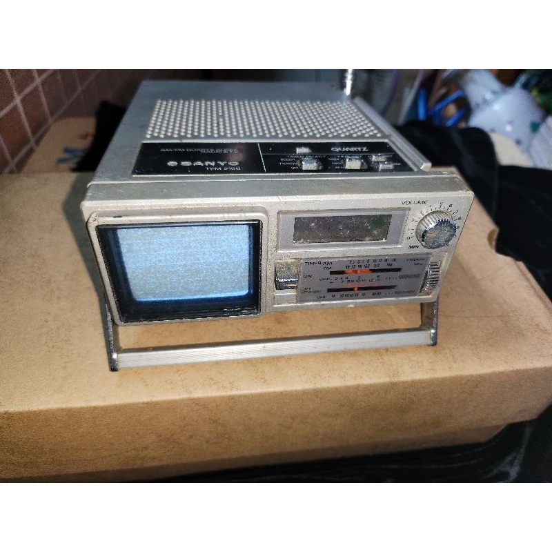早期舊款 SANYO 迷你電視收音機日本製 收音機可使用電視螢幕可開啟3號電池五枚使用正常使用中