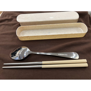 兩件式不鏽鋼餐具（筷子.湯匙.外盒小麥桔梗pp)