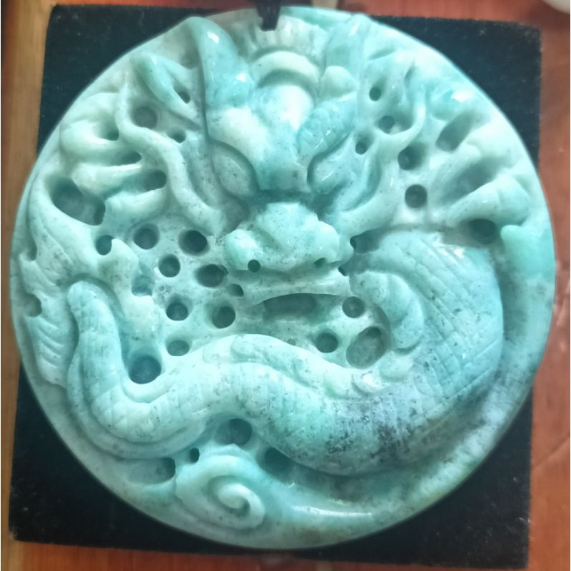 台灣藍寶，台灣雕工，龍牌掛件。202克拉。