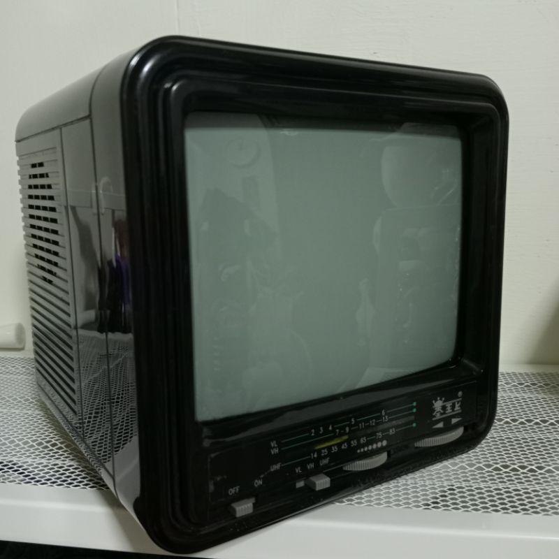 早期7吋黑白小電視開機正常 有附電源線 無盒 攝影道具場景擺飾