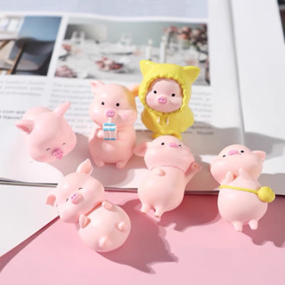 動物 小豬公仔 雨衣 揹包 喝牛奶 躺著 公仔 模型