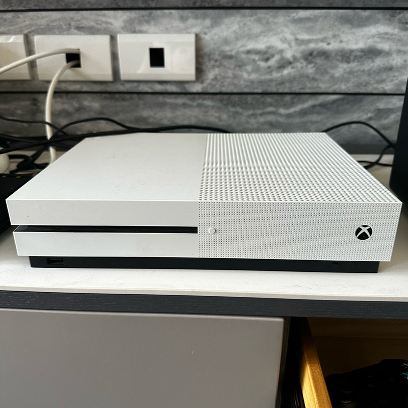 XBox One S 1681 白 360G 無盒裝 二手9成新 遊戲主機附3隻原廠手把