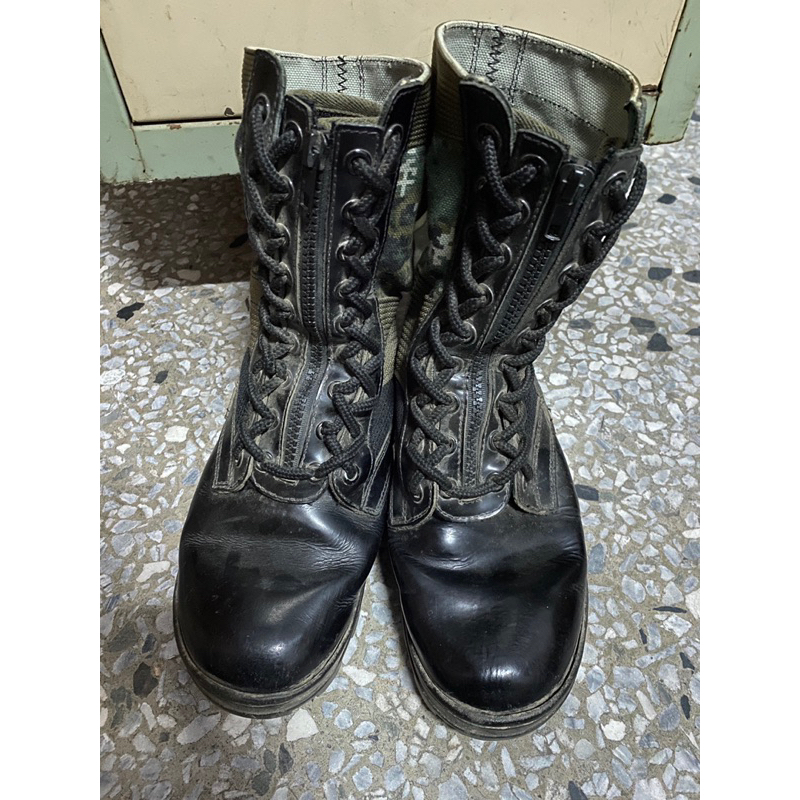 二手國軍數位迷彩戰鬥靴（陸空軍適用）野戰鞋 藍白拖工作休閒～