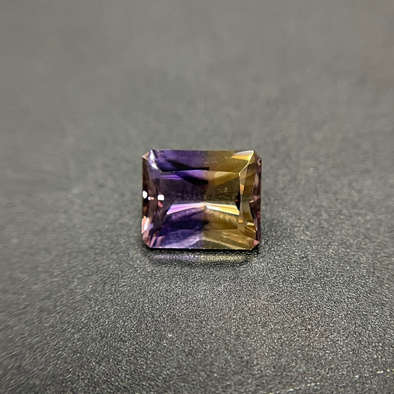 天然紫黃水晶(Ametrine)裸石5.84ct [基隆克拉多色石]