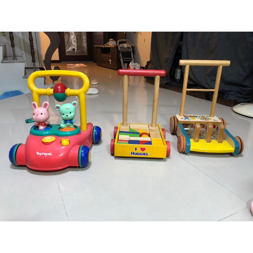 台灣製造 助步車 木頭學步車 寶寶玩具音樂形狀積木益智寶寶學習 好奇寶寶Huggies嬰幼兒 母嬰用品婦嬰用品(二手)