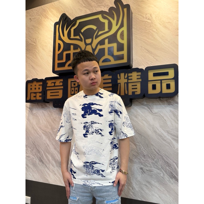 鹿晉歐美精品🦌 Burberry BBR 白底滿版漸層藍戰馬短袖T恤