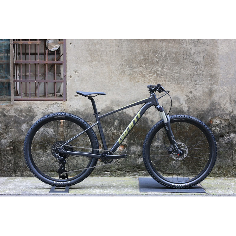 GIANT TALON 1 CUES 29er XC BIKE