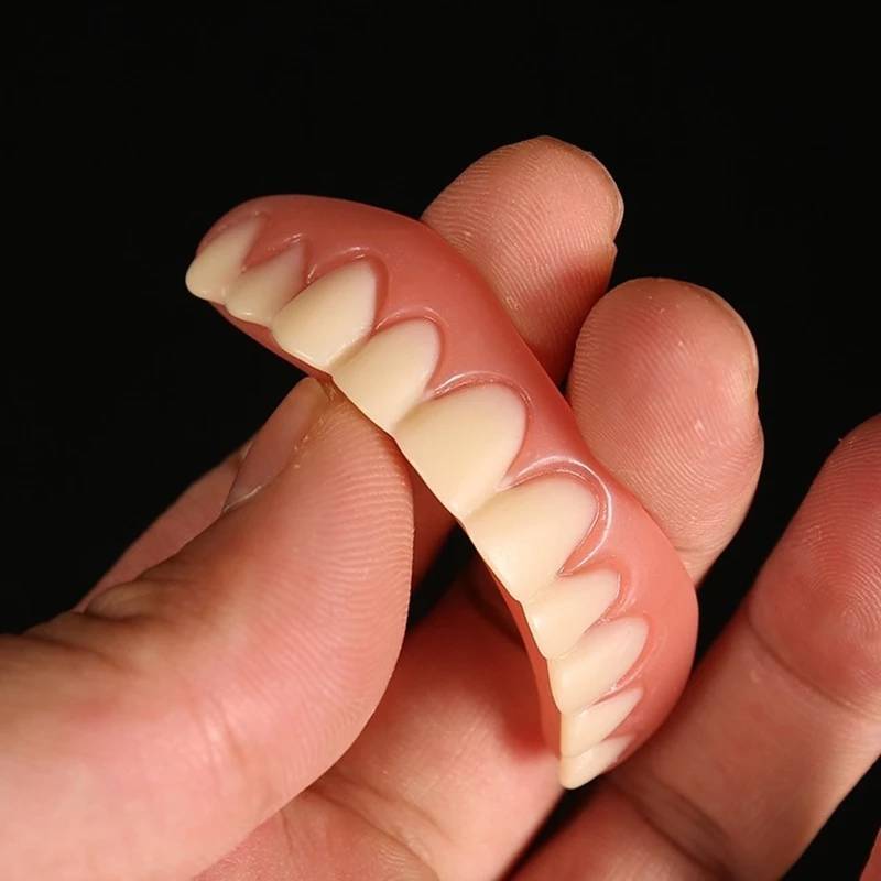 【自然色,上排牙貼】矽膠假牙貼片 美齒牙套 微笑假牙 臨時假牙套 美白牙貼 假牙齒 矽膠模擬牙齒牙套 正畸牙齒 可脫卸