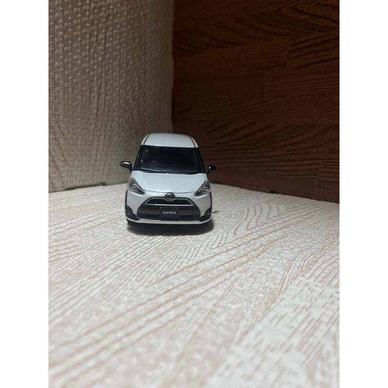 Toyota sienta 雪貂白1/30 日規原廠模型車