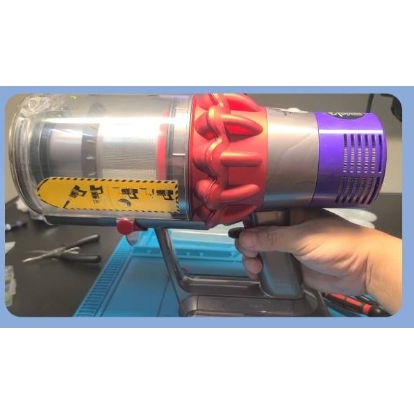 dyson 戴森 V7 V8 V10 V11 全系列 吸塵器維修  馬達更換 高雄 維修送濾芯及固定扣