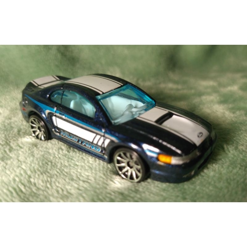 Hot wheels 1999 Ford Mustang