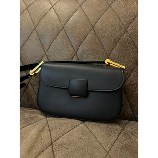 Charles & Keith 小CK肩背包黑色-Koa方釦肩背包