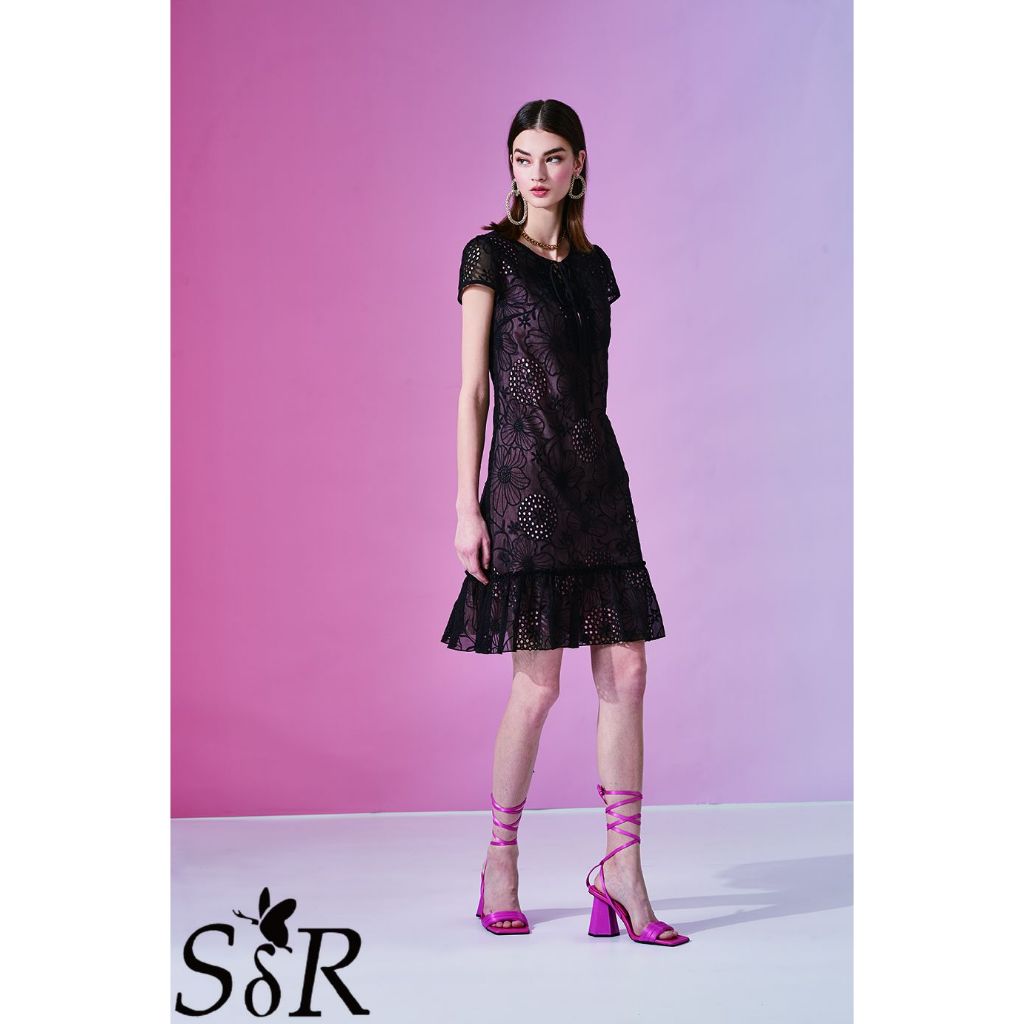 SARIE莎蕾  黑蕾絲性感優雅洋裝 荷葉飄逸裙襬 台灣設計師