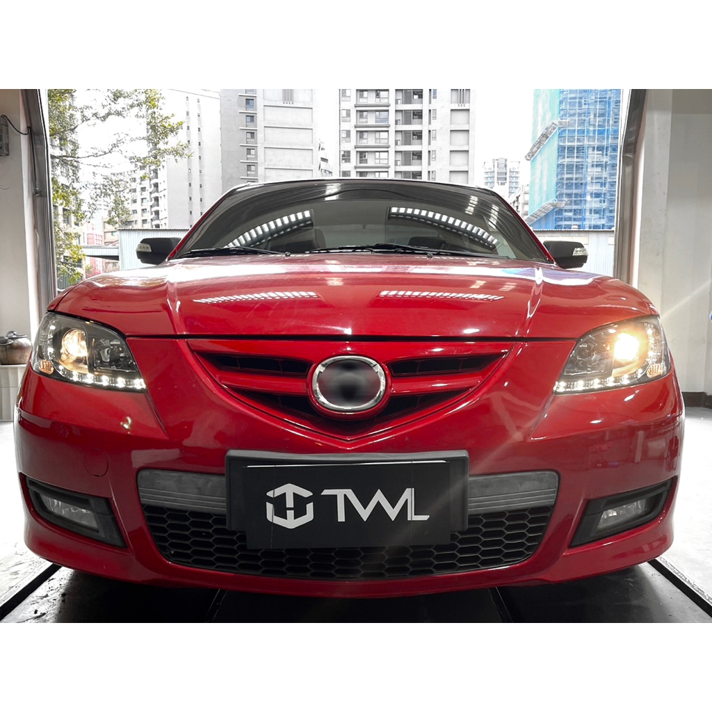 &lt;台灣之光&gt;全新MAZDA 3 馬自達3 馬3 04 05 07 08 09年類R8燈條黑底魚眼投射 大燈 頭燈組