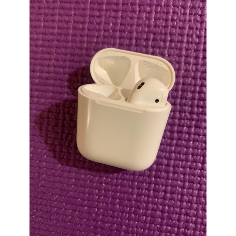 自用AirPods 二代 右耳單顆+ 充電盒（左耳遺失）