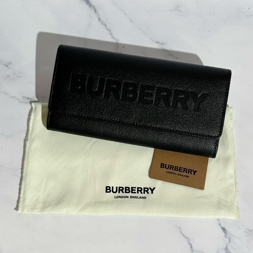 JBI BOUTIQUE✔️ Burberry 經典壓印文字 黑色掀蓋長夾 ✅正品代購
