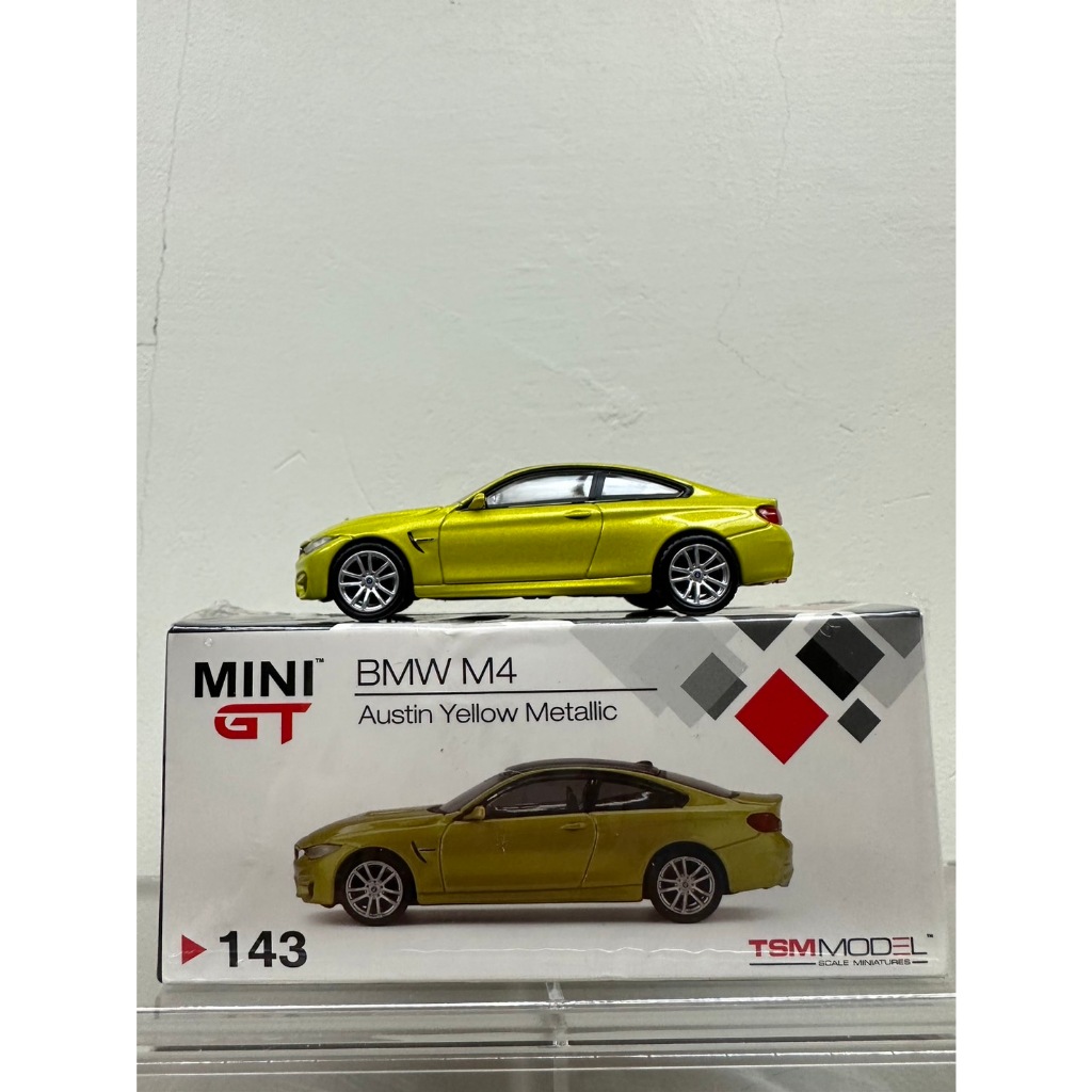 泡泡TOYS Mini GT 143 BMW M4  Austin Yellow