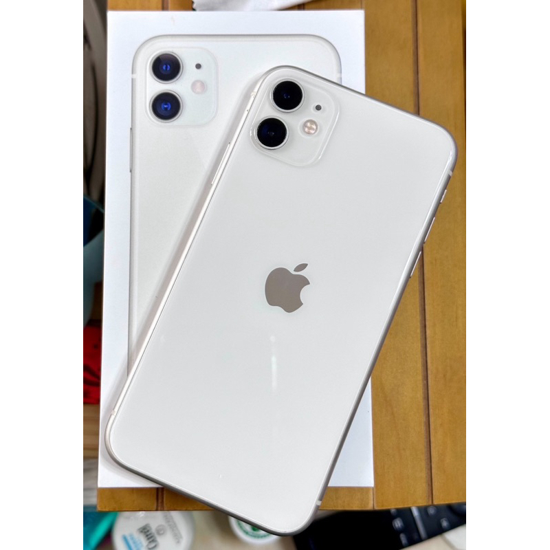 iPhone 11 128G 白 女用功能正常二手機 螢幕有瑕疵便宜賣 含完整盒裝及全新原廠附的耳機