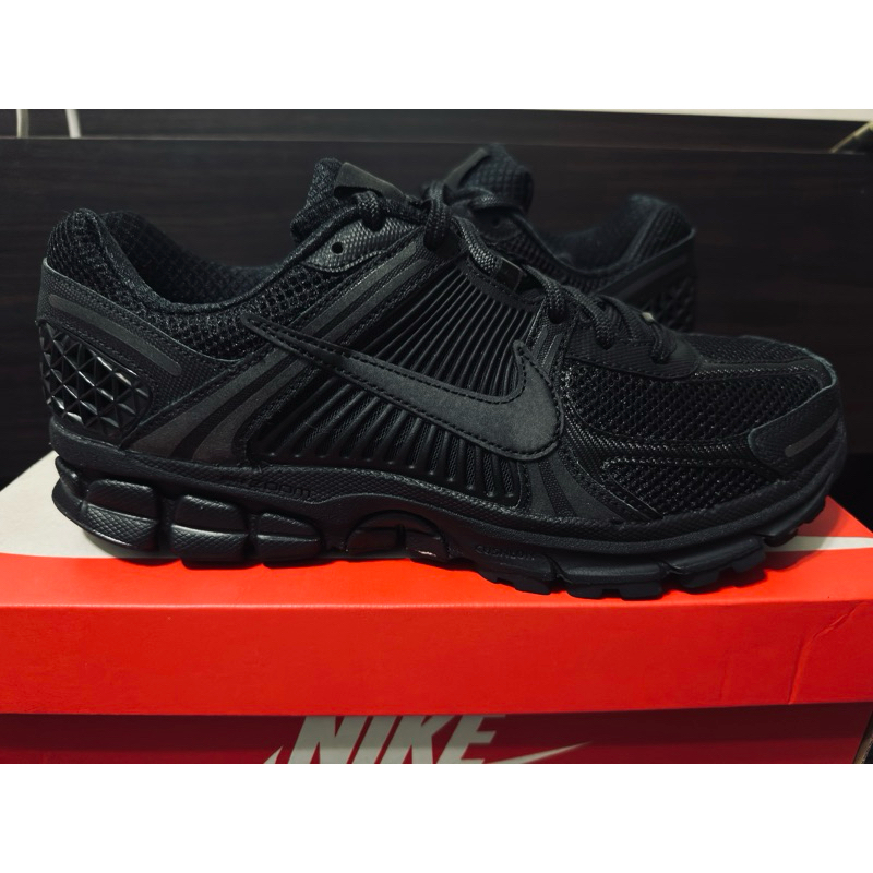 NIKE ZOOM VOMERO 5 白灰、黑 BV1358-001、BB1358-00