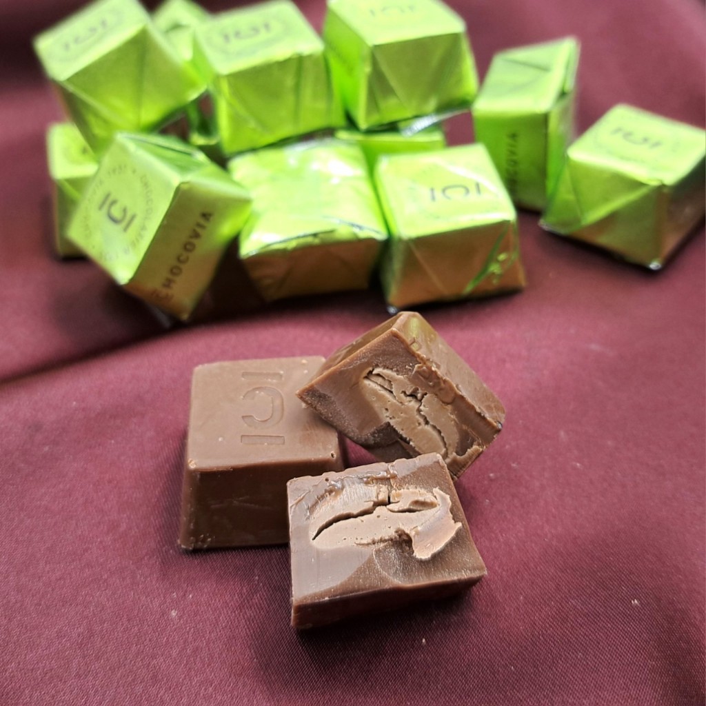 【嘴甜甜】 CHOCOVIA方形開心果夾心巧克力 200公克 牛奶巧克力 含餡巧克力 夾心巧克力 土耳其進口 巧克力系列