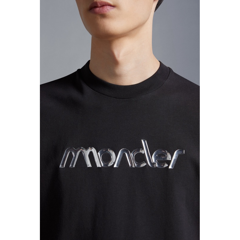 2024 Moncler 靈感 山稄線 造型、立體金屬銀色 質感 印刷Logo 黑、色男、女可穿，短T．短袖．T恤。