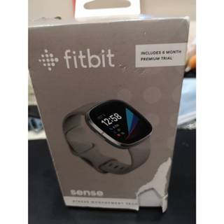 二手有輕微使用痕跡灰色Fitbit Sense 智慧手錶，如照片所示