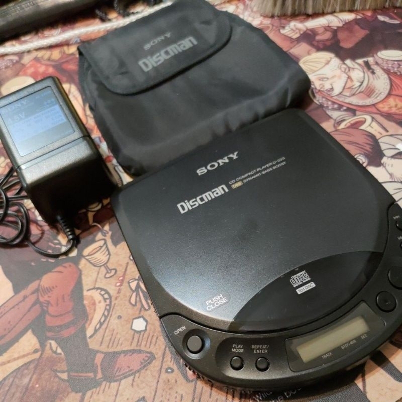 SONY Discman D-223 日本製  CD隨身聽 單機含變壓器保護套 功能完美