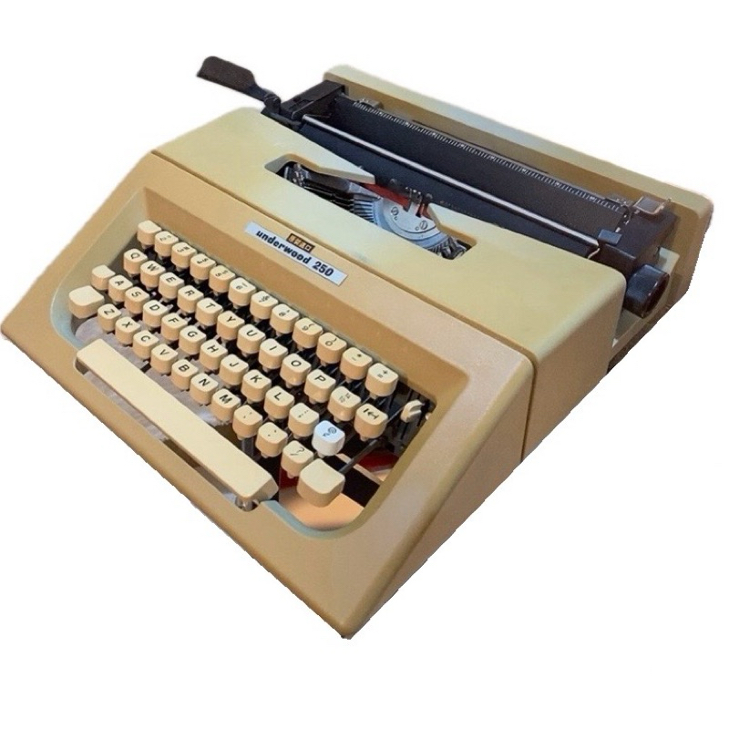 早期 美國原裝underwood 250米白色隨身打字機 Olivetti 25同款 附書包型背袋 陳列展示 文房具參考