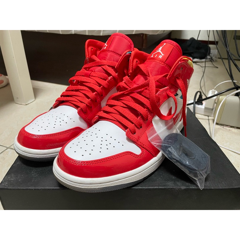 二手NIKE Air Jordan 1 mid se紅 us9/  黑us9.5