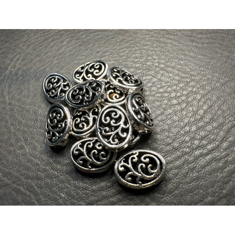 藏銀飾品隔珠 圖騰橢圓造型隔珠， 單顆約14mm*10mm*3mm