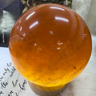 直徑15.8公分❤️天然黃冰晶球44號 5288公克❤️（B）貴金黃✨招偏財運之石❤️送禮收藏 不是黃水晶球❌是黃冰晶球