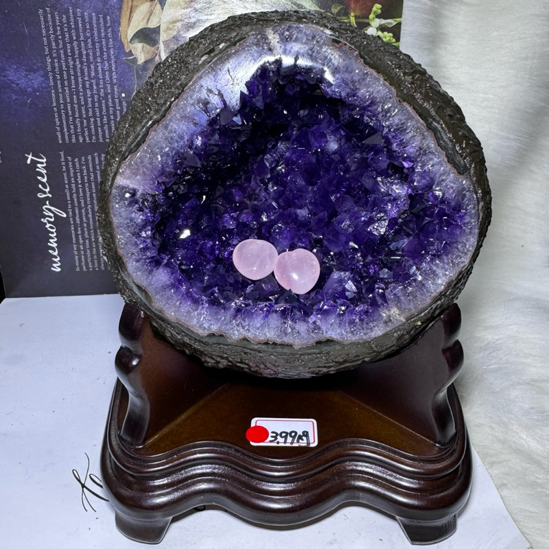 卡哇伊桃子型🍑頂級烏拉圭 紫水晶洞ESPa+✨3.99kg❤️多彩瑪瑙邊 口寬有洞深 吸金聚氣納財❤️送禮收藏 自擺招財