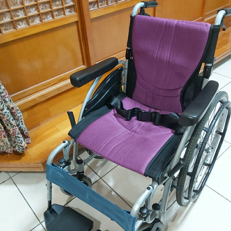 二手 板橋面交 Karma康揚 舒弧125 高階鋁合金移位型輪椅,1萬5千買的，各種功能都有