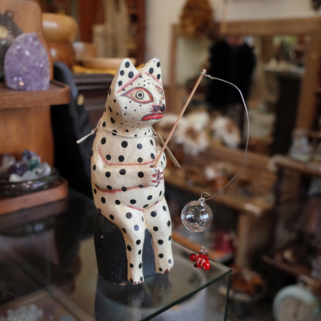 加拿帶老件-手工雕刻彩繪木頭藝品-貓咪擺件,金魚玻璃浮球,收藏品