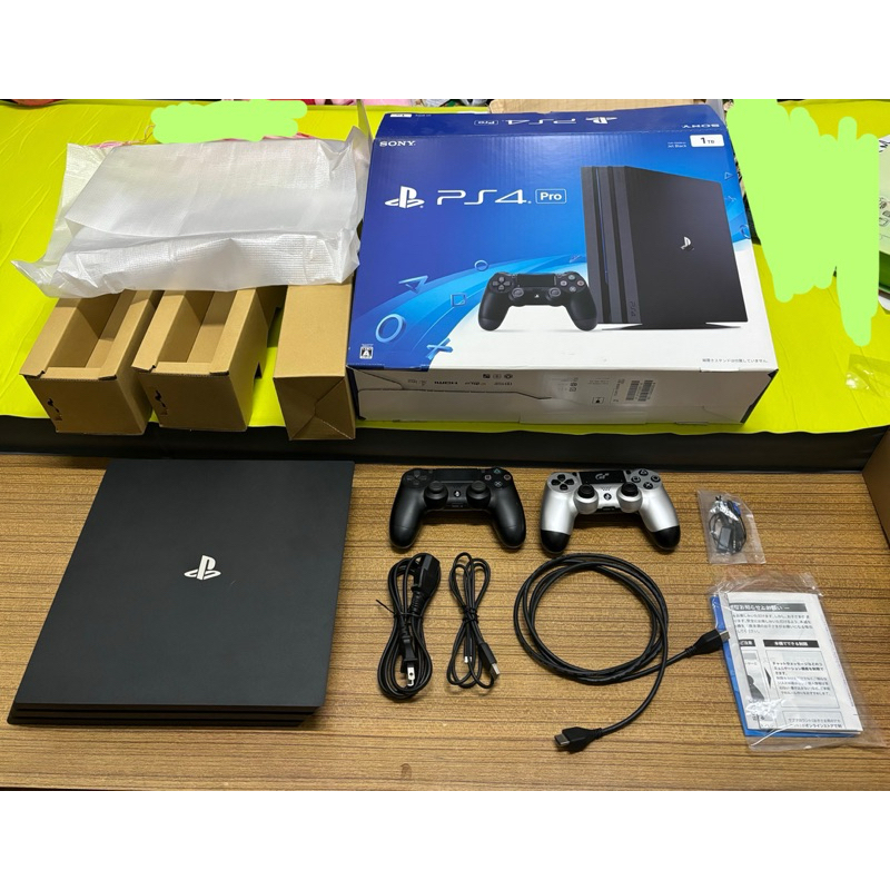 二手 PS4 主機 PRO 1TB  極致黑 日本製造 可自取 自取價5千 另附兩種配件看敘述 ps4主機