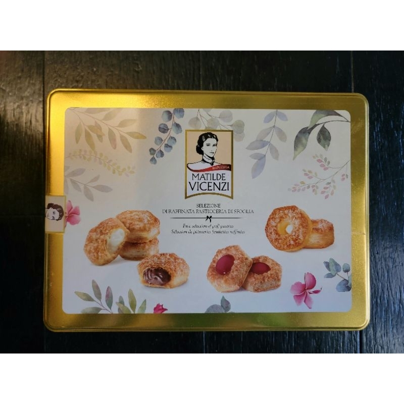 /值得收藏/ 義大利 MATILD VICENZI 餅乾鐵盒/ 新加坡帶回💖潤娥愛SHOPPING💖