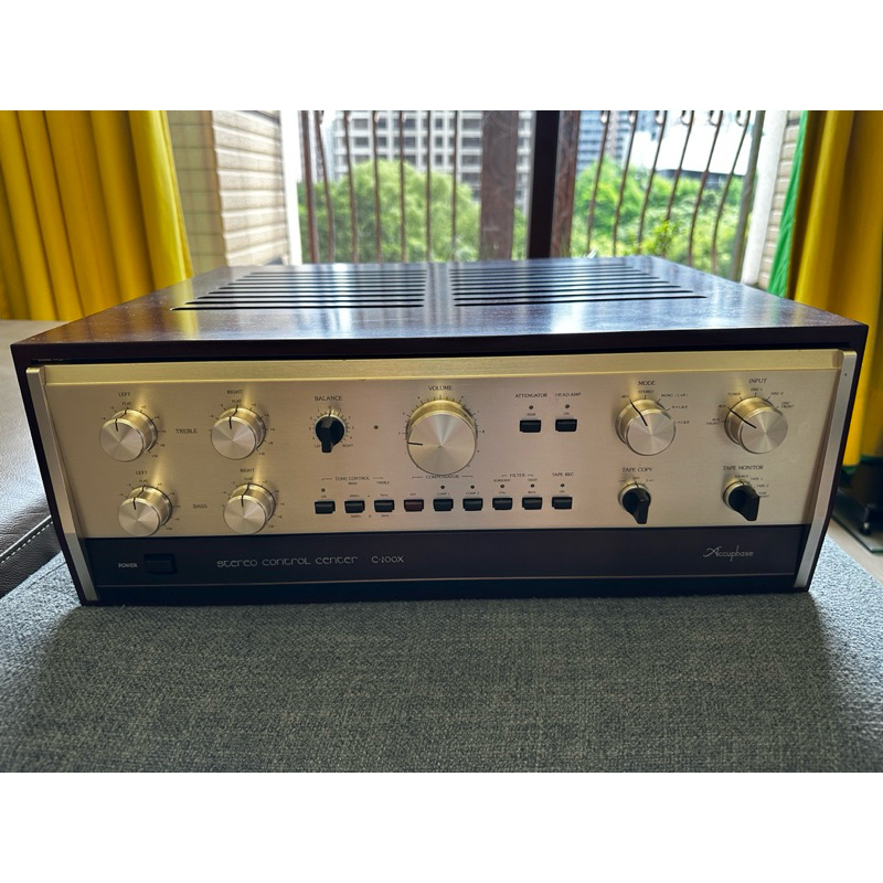 Accuphase C200X前級A類擴大機，含木箱